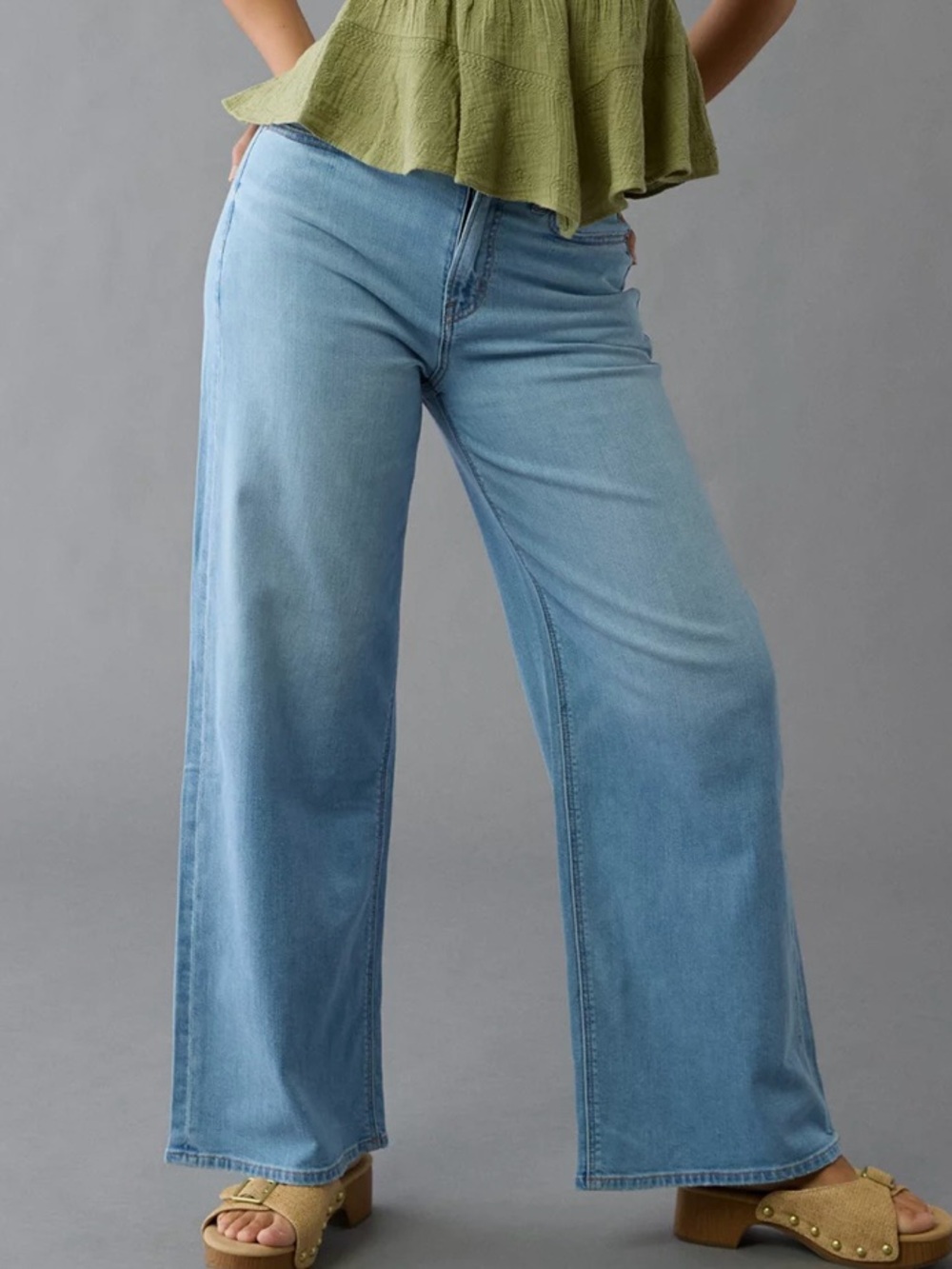 American Eagle- curvy high rise wide leg jeans with stretch size 4